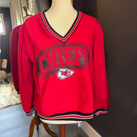 WEAR by Erin Andrews Chiefs sweatshirt Medium - Picture 1 of 5